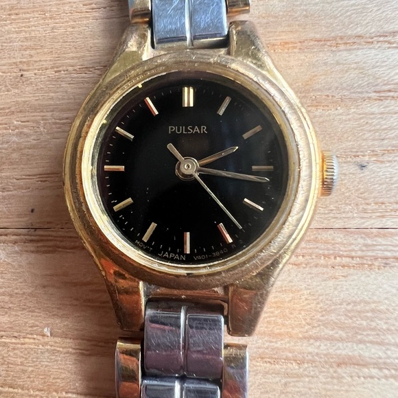 Pulsar ladies two tone black dial dress watch NEW BATTERY - Picture 1 of 10